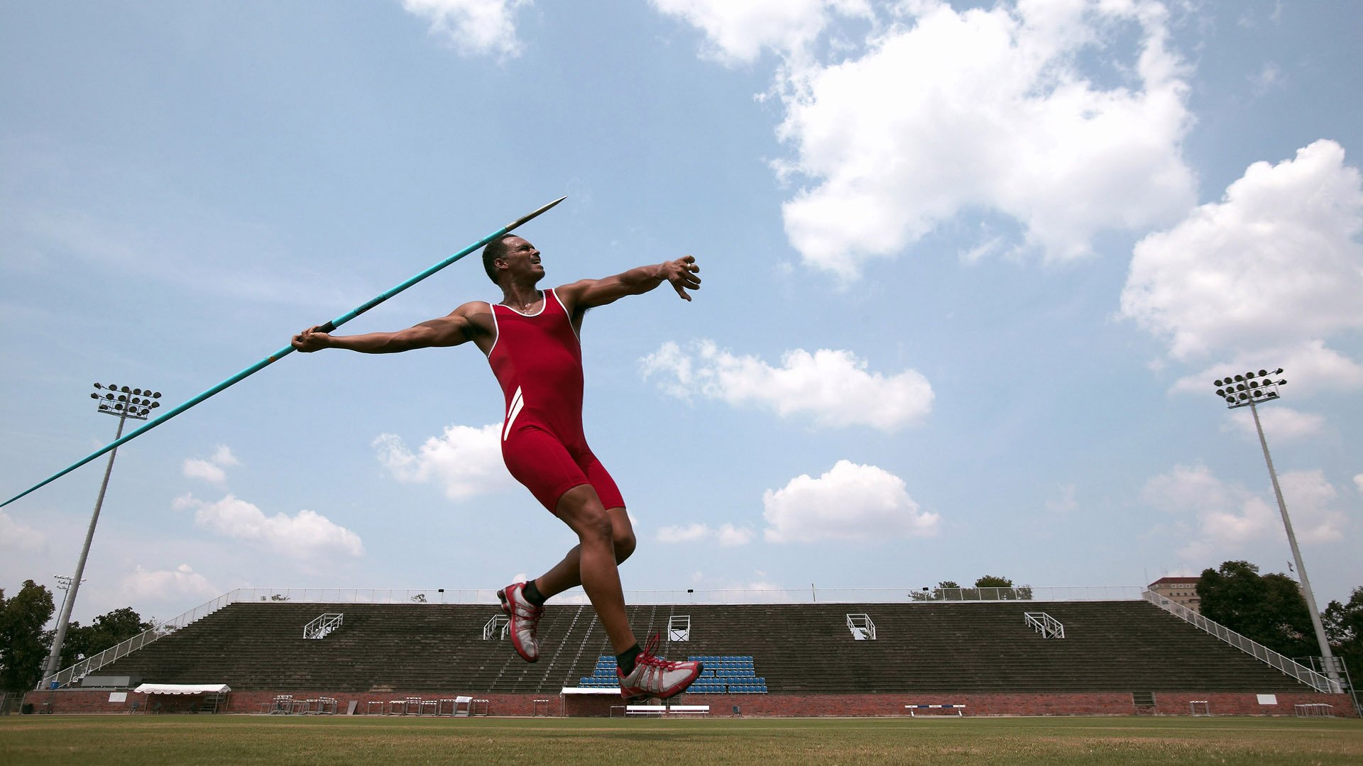 CBA季后赛八强战新疆广汇客场击败广厦 控卫末节连送助攻成为转折点